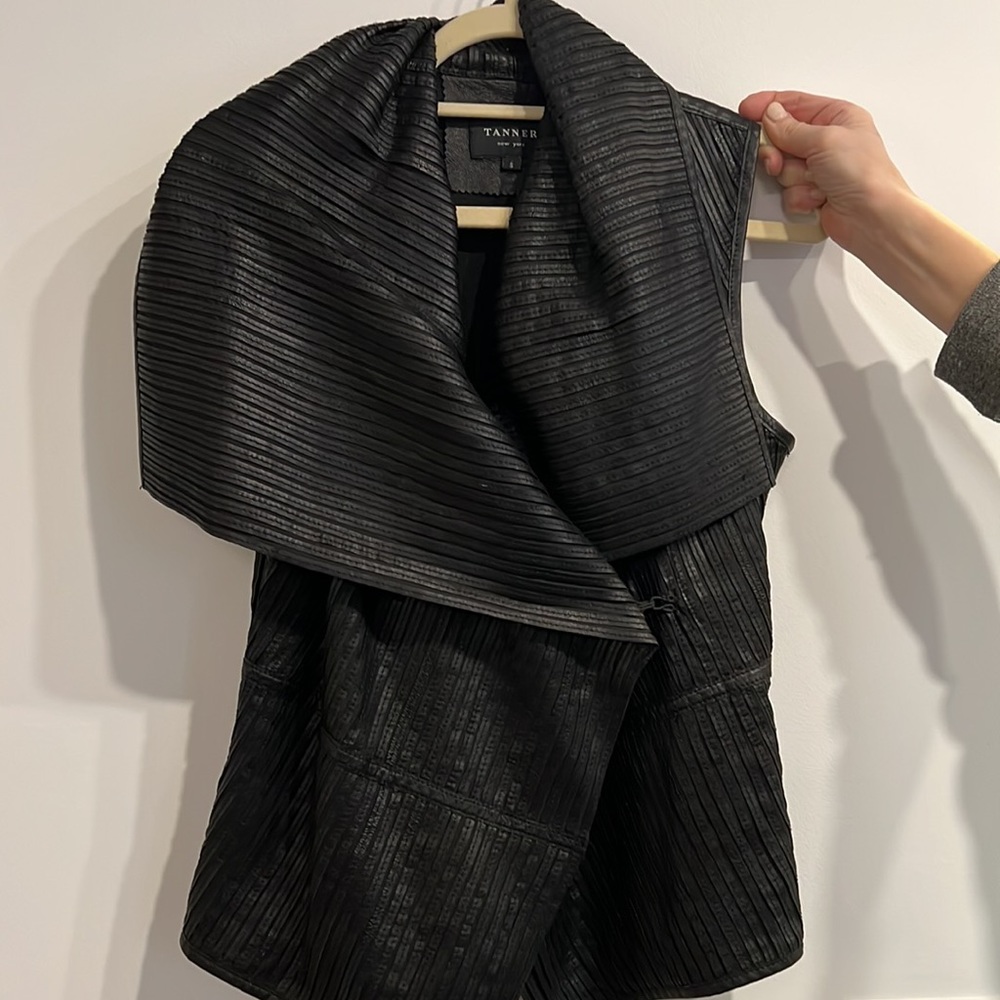 Black leather vest small